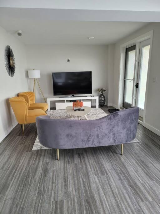 Luxury One Bedroom Winnipeg Exterior photo